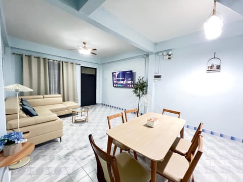TV and multimedia, Living room, Seating area, Dining area, Evening entertainment