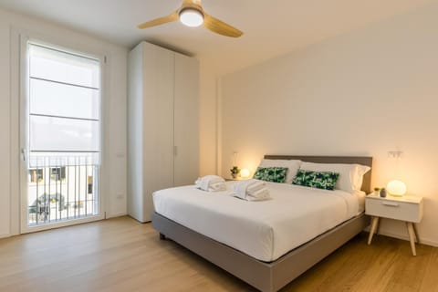 Bed, Photo of the whole room, Bedroom, towels, wardrobe