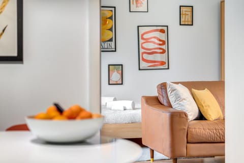 Living room, Seating area, Dining area, towels, towels