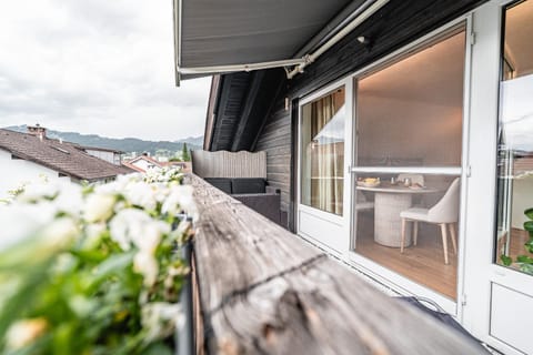 Property building, Patio, Day, Natural landscape, View (from property/room), Balcony/Terrace, Mountain view