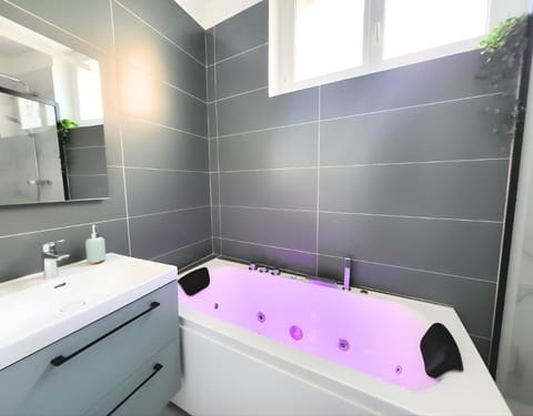 Le Havre Haussmannien - Balnéo, proche Centre-ville et Gare Apartment in Le Havre