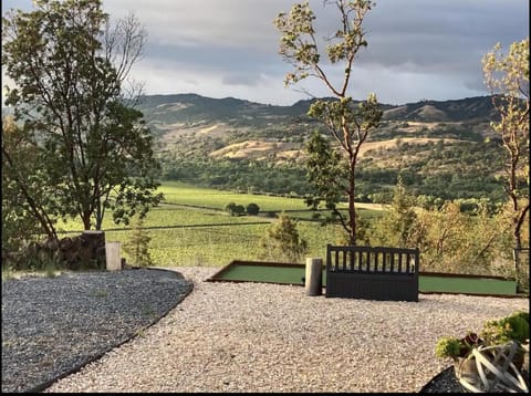Spectacular vineyard views House in Geyserville
