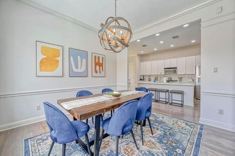 Kitchen or kitchenette, Dining area, pet friendly, stove