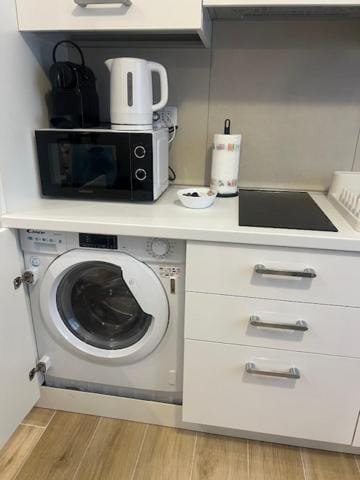 Coffee/tea facilities, Kitchen or kitchenette, washing machine