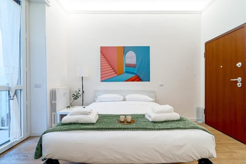 Bed, Photo of the whole room, towels