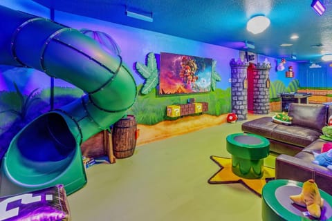 Communal lounge/ TV room, Children play ground, Game Room, TV and multimedia, Seating area