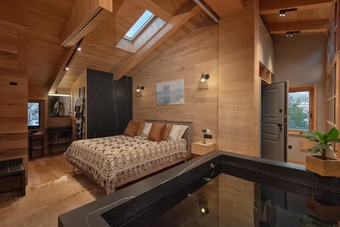 Bed, Hot Tub, Photo of the whole room, Bedroom, minibar