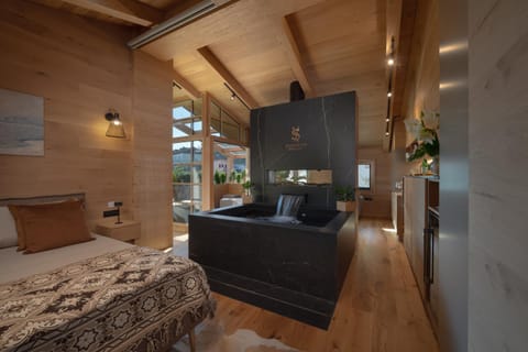 Hot Tub, Balcony/Terrace, Bedroom, fireplace, minibar