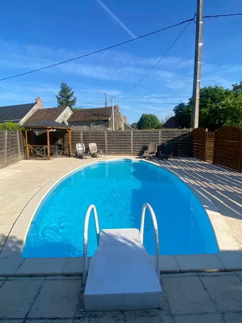 Dining area, Pool view, Swimming pool, sunbed