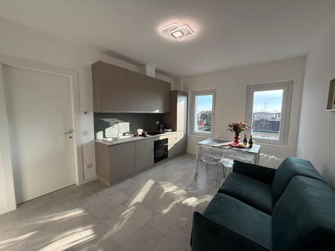 Kitchen or kitchenette, Living room, Seating area, Dining area, minibar, pet friendly, stove