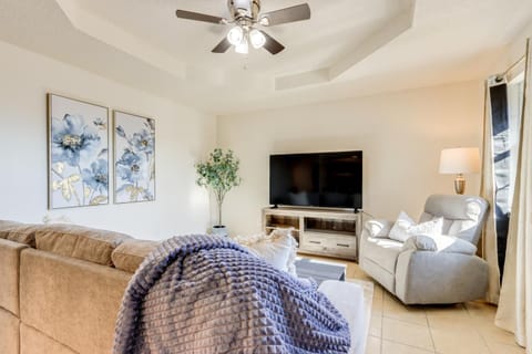 Home with Fenced Yard Near Dtwn Rogers! House in Rogers