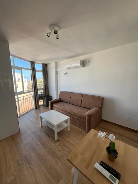 Living room, Seating area, Dining area, air conditioner