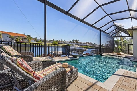 Stunning! Gulf Access, Heated Pool, -Harbor Lights Hideaway - Roelens House in Cape Coral