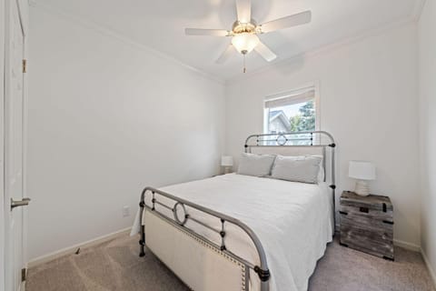 Lake Erie Serenity Hutch House in Port Clinton