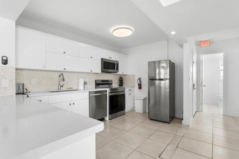 Bay Harbor Sunset Apt 4A Apartment in Surfside