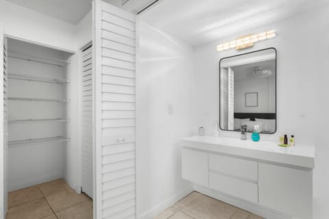 Bay Harbor Sunset Apt 4A Apartment in Surfside