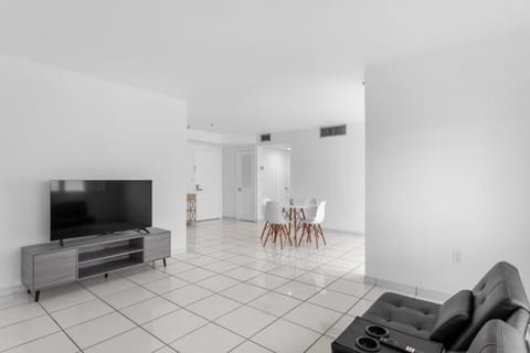 Bay Harbor Sunset Apt 4B Apartment in Surfside