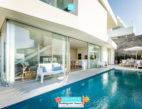 Balcony/Terrace, Balcony/Terrace, Living room, Beach, Pool view, Pool view, Sea view, Sea view, Swimming pool, Swimming pool, Swimming pool, Certificate/Award, Certificate/Award, Certificate/Award