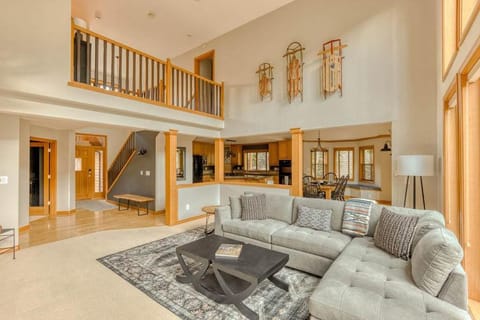 Brightside Retreat by Salmon River - Family Friendly Spacious Peaceful Deck House in Welches