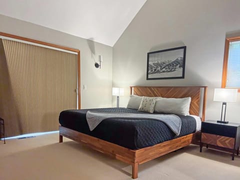 Brightside Retreat by Salmon River - Family Friendly Spacious Peaceful Deck House in Welches