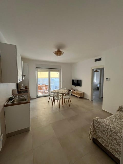 TV and multimedia, Kitchen or kitchenette, Living room, Dining area