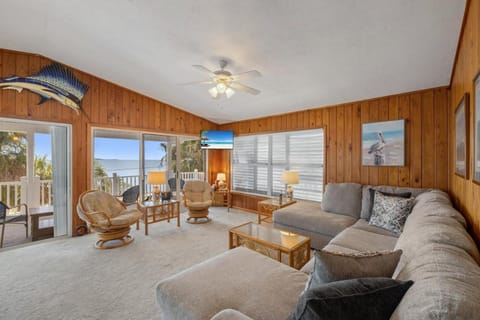 Island stilt house with endless Gulf views House in Cedar Key