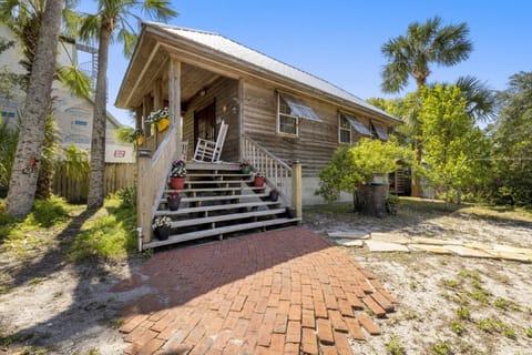 Cedar Hill Depot House in Cedar Key