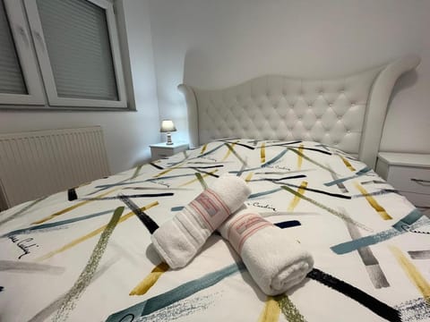 Bed, View (from property/room), Bedroom, City view