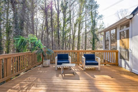 Massive home in a great area House in Roswell