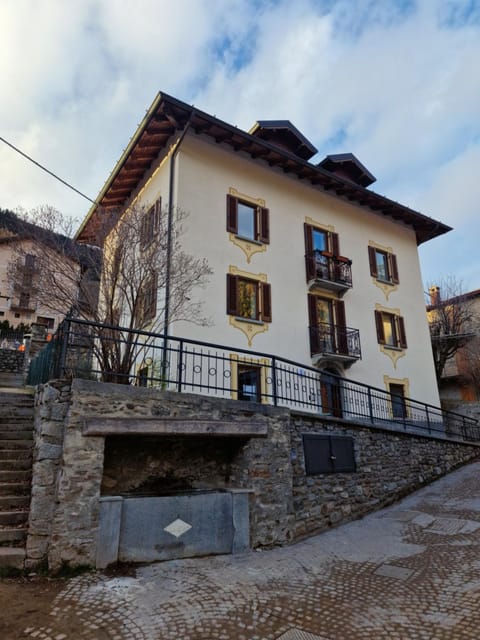 Property building, Day