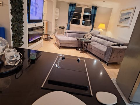 4 Bedroom Townhouse with 3 bathrooms on 3 levels Villa in Edinburgh