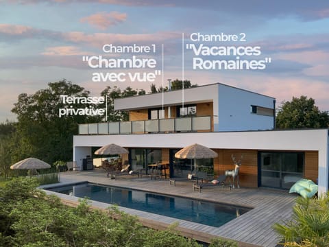 Property building, Patio, Day, Pool view, Swimming pool, sunbed