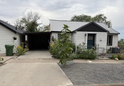 Property building, Day, Other, Street view, Parking, pet friendly
