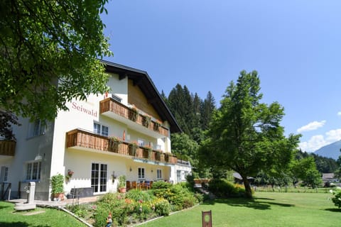 Property building, Garden, Garden, Balcony/Terrace, Balcony/Terrace, Garden view, Garden view