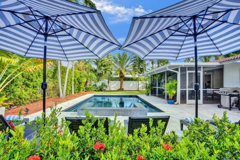 Patio, Hot Tub, Balcony/Terrace, Pool view, Swimming pool, Swimming pool, sunbed