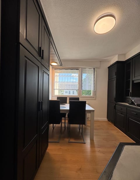 Le 9 - Basel Airport Apartment in Saint-Louis