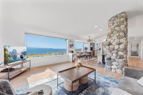 Family home at Whidbey Island Cliffside Escape and Ocean Views House in Greenbank