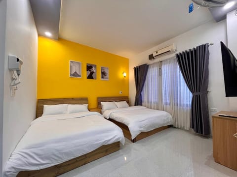 Bed, Photo of the whole room, Bedroom, air conditioner