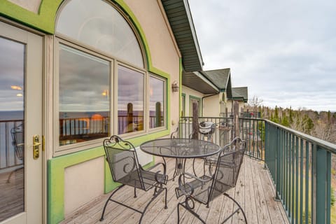 Pool and Lake Access Northern Lakes Retreat! Apartment in Two Harbors