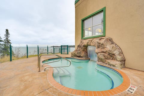 Pool and Lake Access Northern Lakes Retreat! Apartment in Two Harbors