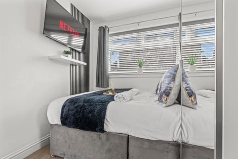 La Maisón, City Centre House, EV Parking, Fast WiFi, Netflix Private Entrance, Garden Apartment in Coventry