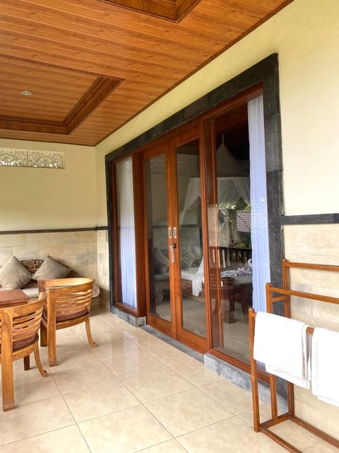 Widi's House with Ubud Jungle Lush View Apartment in Ubud