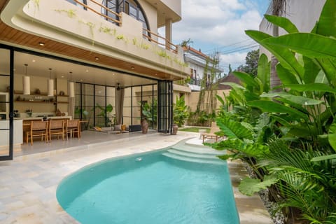 Property building, Day, Garden, Garden view, Pool view, Swimming pool
