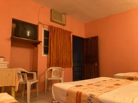 Habitación triple en hotel el almirante Hotel in Tecolutla