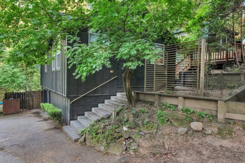 Artsy Retreat - Woodstove Grill and Patio House in Russian River