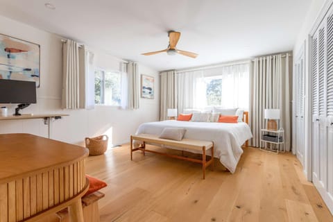 Modern Farmhouse on 1 Acre Lot Just Steps From Regional Park with Hot Tub House in Sebastopol