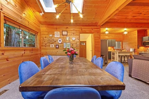 Charming 3BR with Hot Tub Balcony & Wood Stove House in Guerneville
