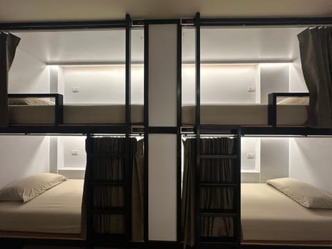 Bed, bunk bed