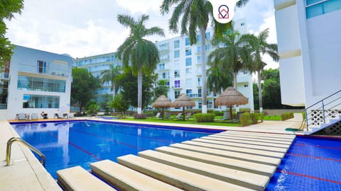 Property building, Day, Pool view, Swimming pool, sunbed