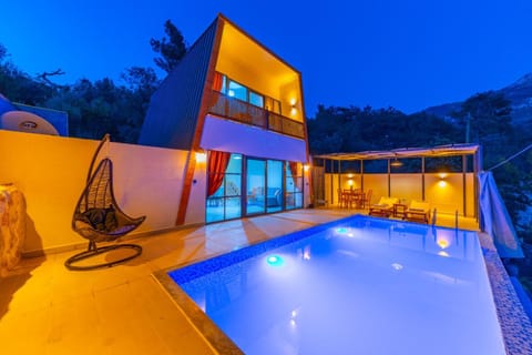 Property building, Patio, Swimming pool, sunbed